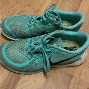 Nike free runs!! Very cheap!!